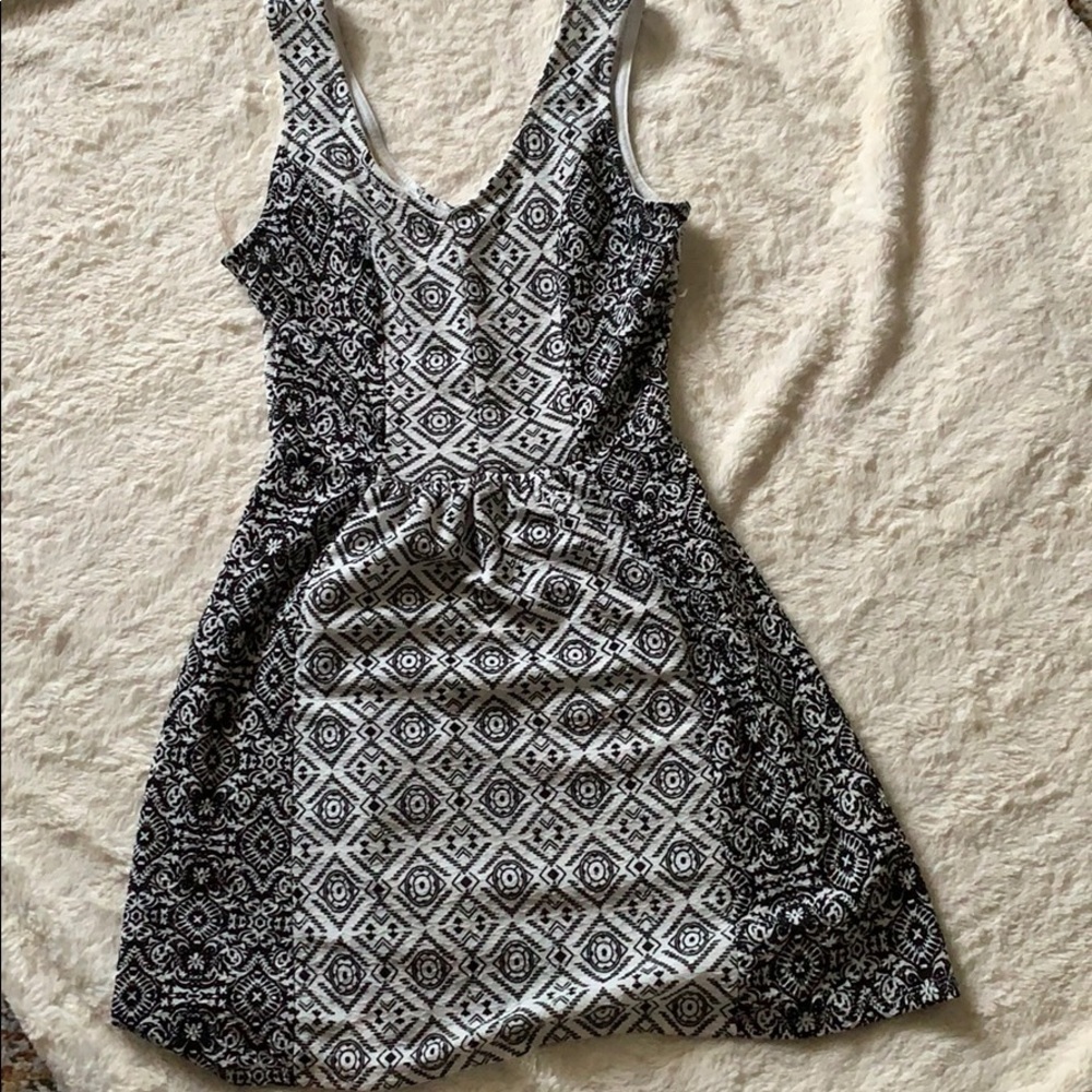 Black and white patterned dress